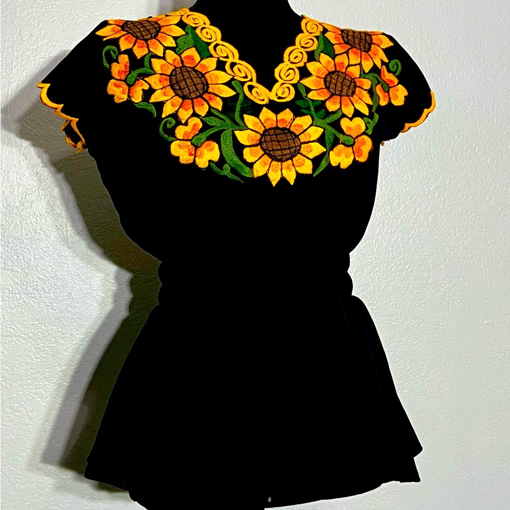 Sunflower folkloric ladies shirt.